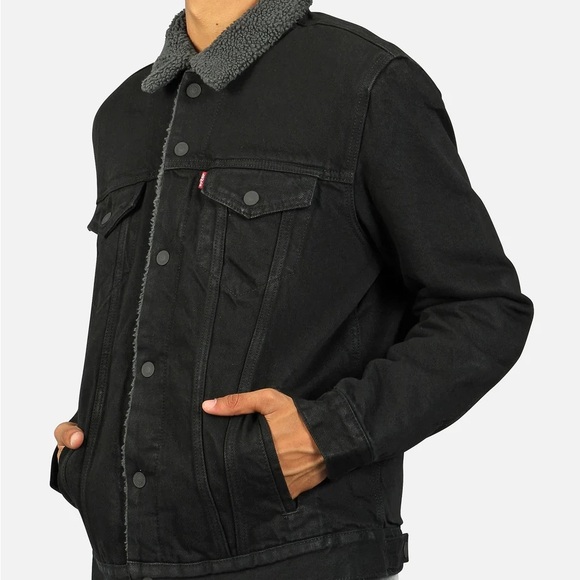 Men's Levi Snap Closure Black Denim Jacket with Sherpa Collar and Lining - Picture 2 of 13